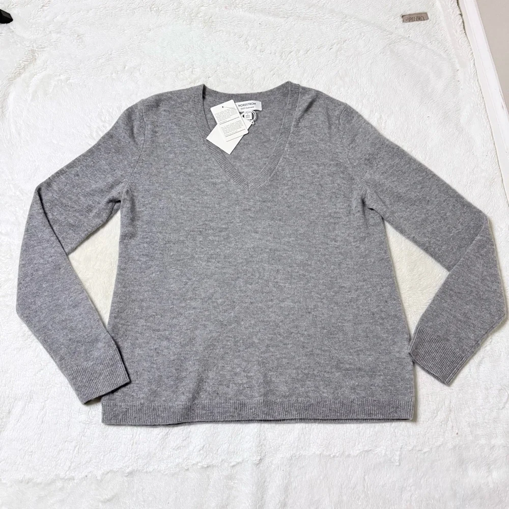 Nordstrom Women's 100% Cashmere Grey Heather V-Neck Sweater - Sz Large, NWT
